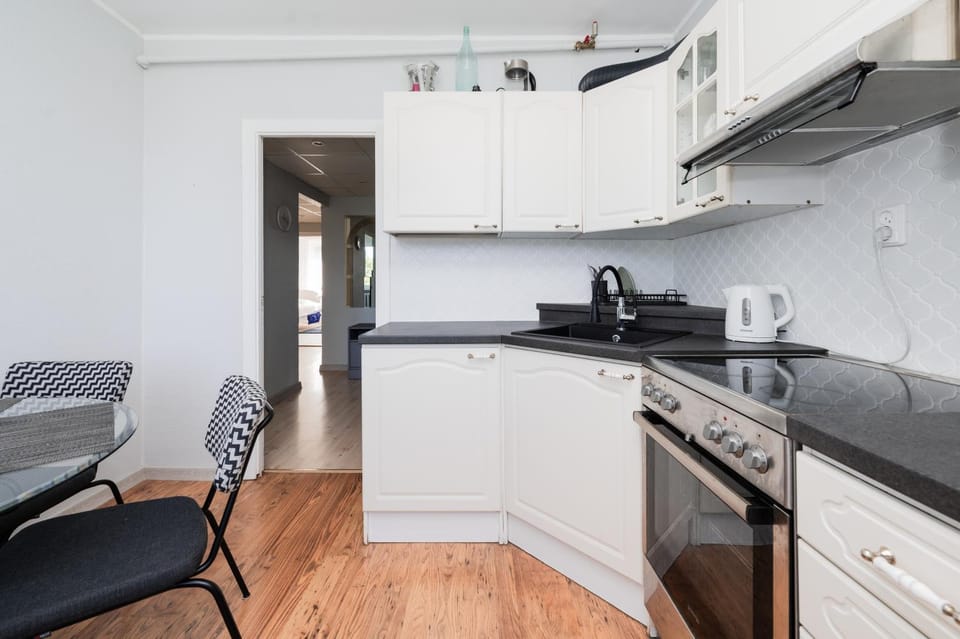 Kitchen or kitchenette, Dining area, oven, stove