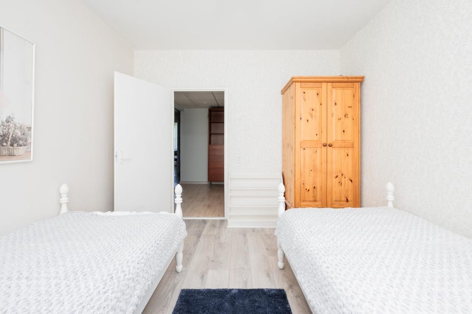 Bed, Photo of the whole room, Bedroom, wardrobe