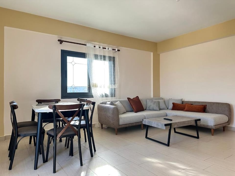 Living room, Seating area, Dining area