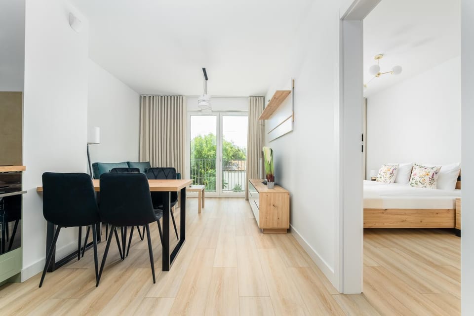 Bed, TV and multimedia, Living room, Photo of the whole room, Seating area, Dining area, Bedroom