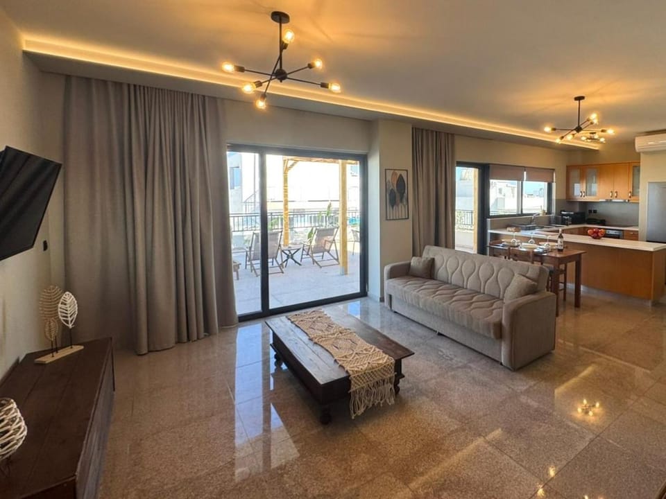 TV and multimedia, Seating area, Dining area, internet, kitchen, air conditioner