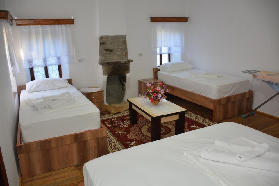 Bed, Photo of the whole room, Bedroom, fireplace
