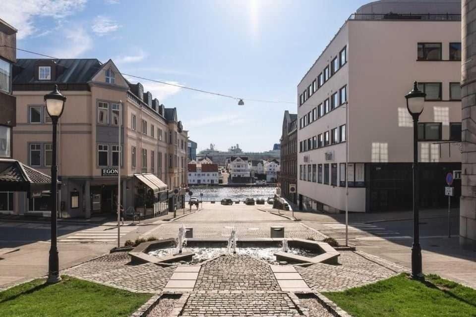 Property building, Neighbourhood, City view, Street view