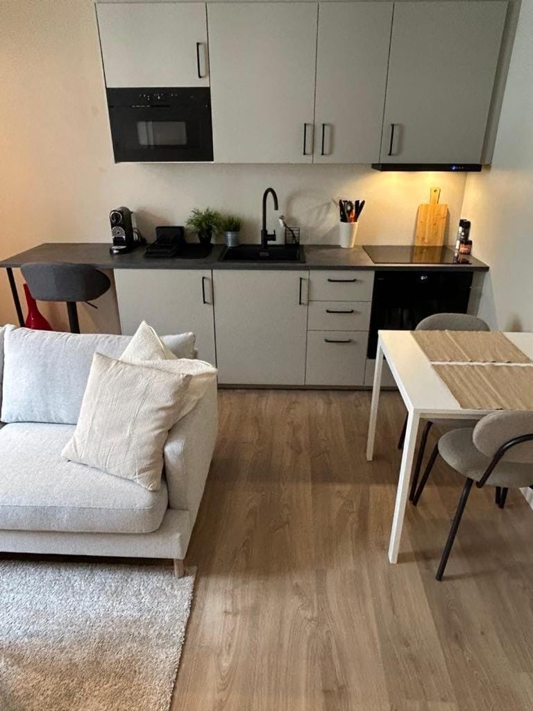 Coffee/tea facilities, Living room, Seating area, Dining area