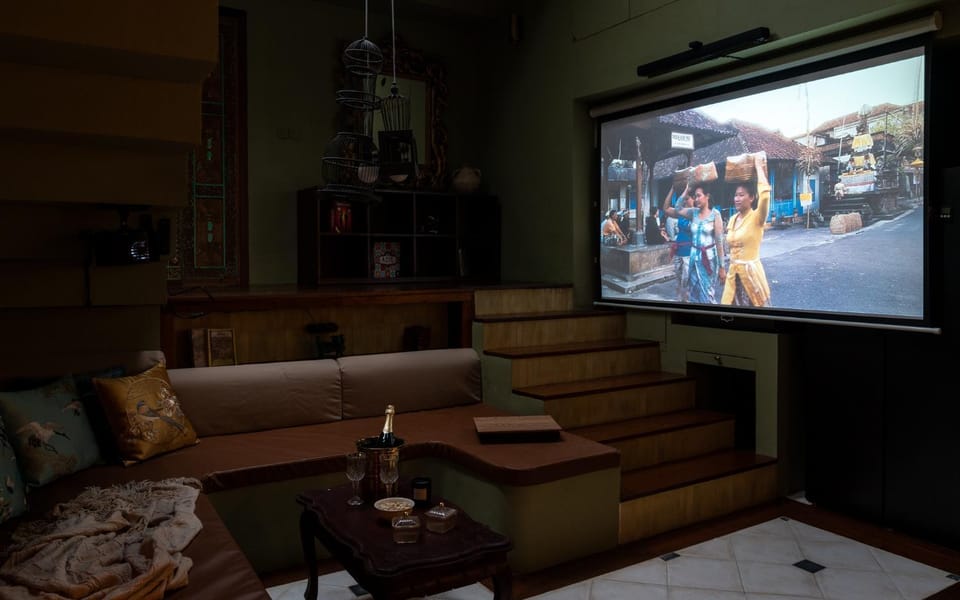 Communal lounge/ TV room, TV and multimedia, Living room, Seating area, Evening entertainment