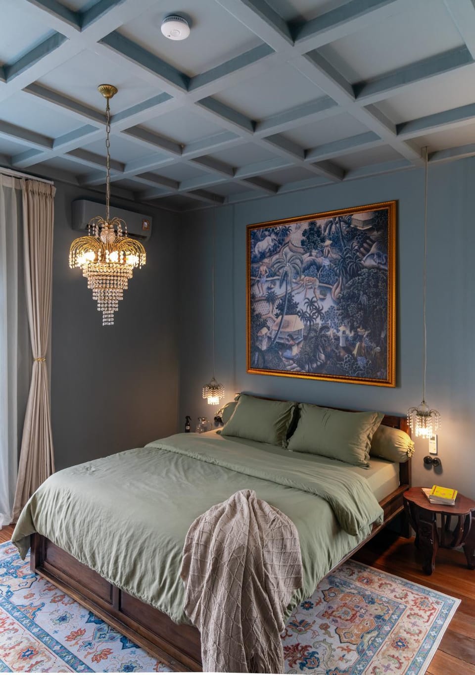 Bed, Photo of the whole room, Decorative detail, Bedroom, air conditioner