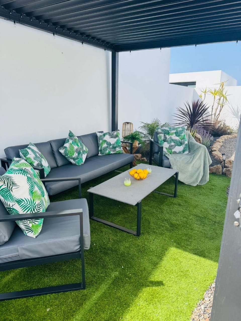 Patio, Day, Garden, View (from property/room), Balcony/Terrace, Seating area, Garden view
