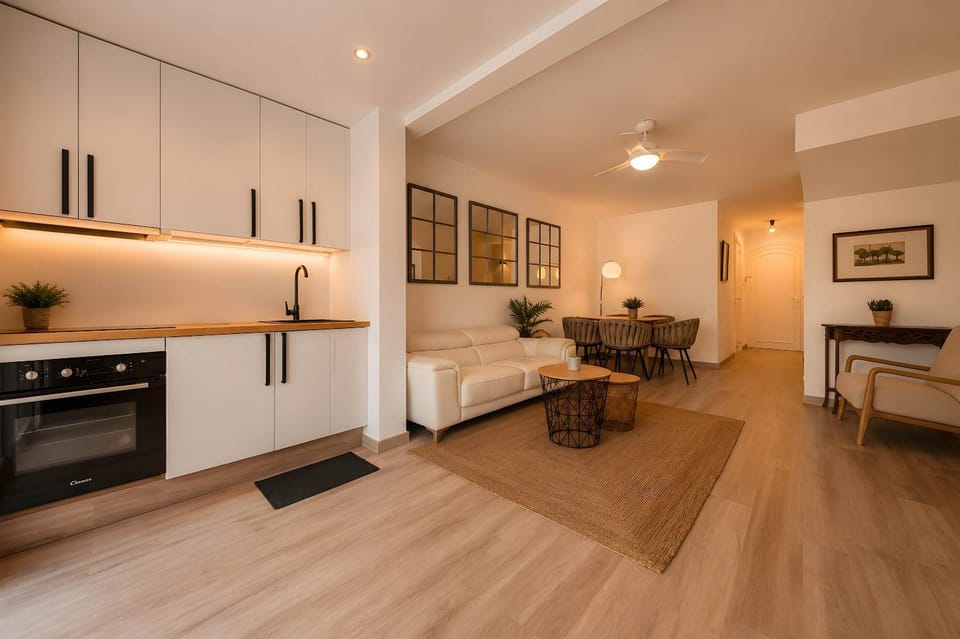 Townhouse Los Arcos Patio Pool Charming Apartment in Marbella