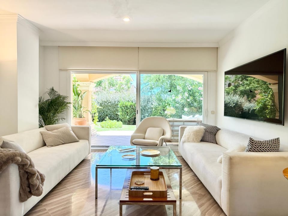 Sea Breeze Luxury Hacienda Elviria - EaW Homes Apartment in Marbella