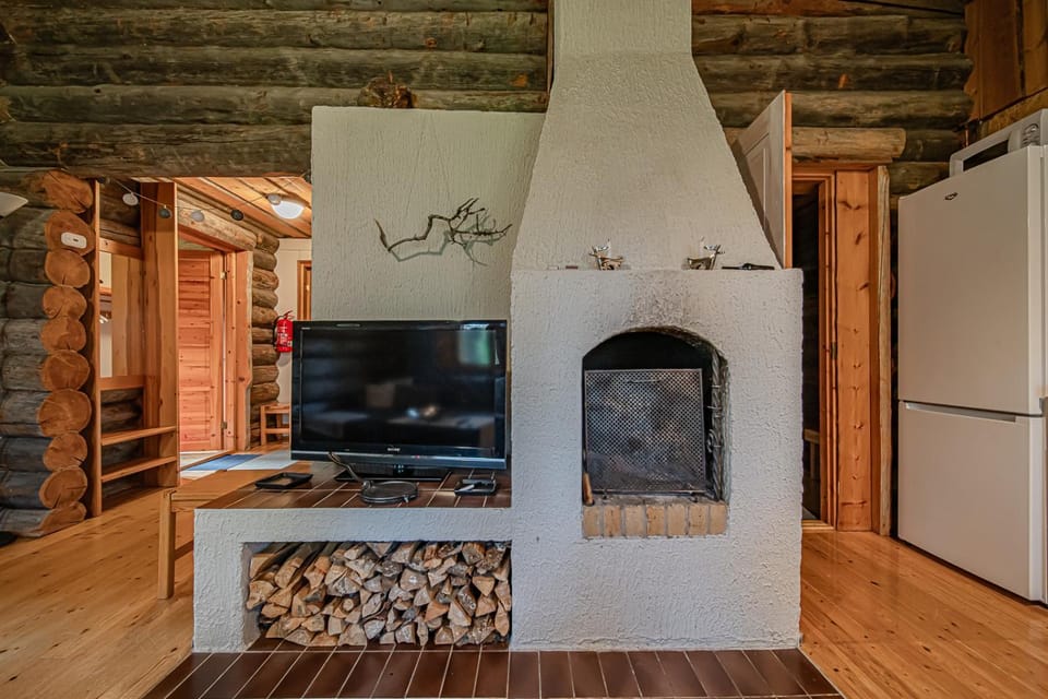 Communal lounge/ TV room, TV and multimedia, fireplace, heating, internet, pet friendly
