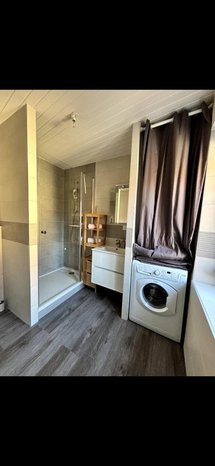Shower, Bathroom, washing machine