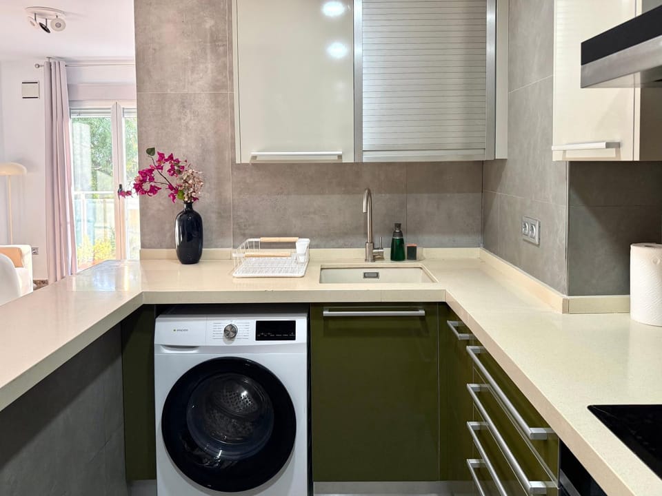 Kitchen or kitchenette, washing machine, dryer