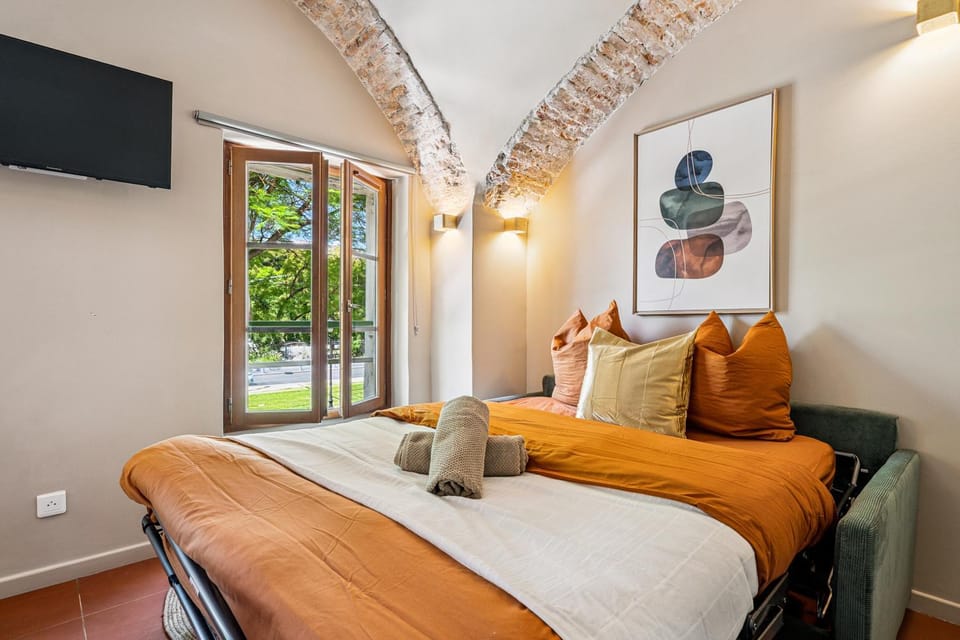 Bed, Living room, Seating area, Bedroom