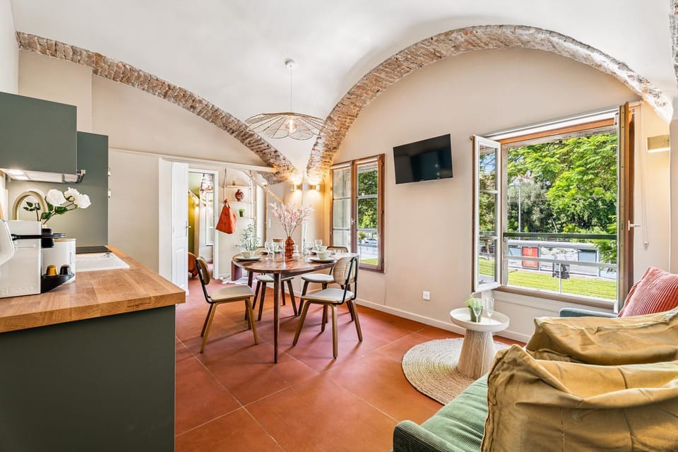 TV and multimedia, Dining area