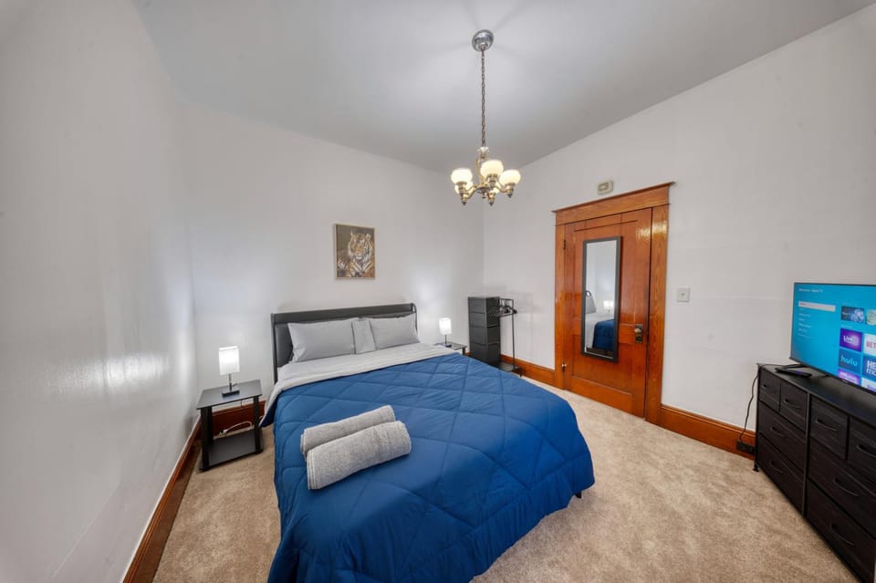 Charming 2-Bedroom, 1-Bath Getaway Apartment in Carbondale