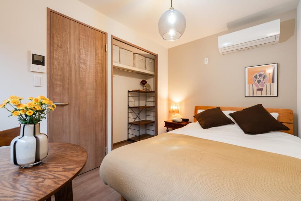 Bed, Photo of the whole room, Dining area, Bedroom, storage, air conditioner