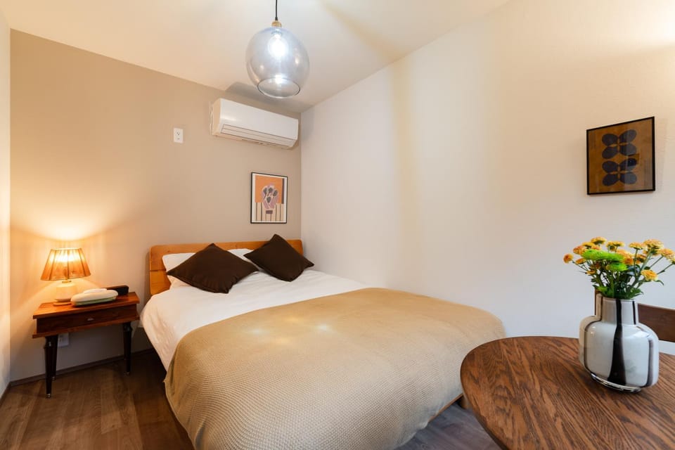 Bed, Photo of the whole room, Dining area, Bedroom, storage, air conditioner