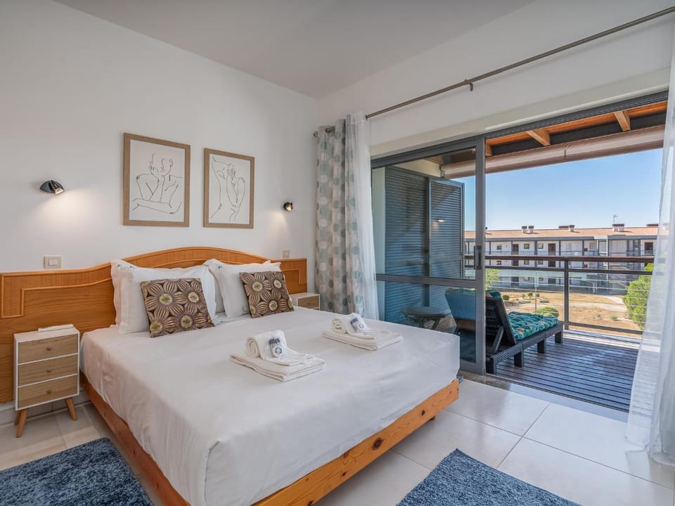 Bed, Balcony/Terrace, Bedroom