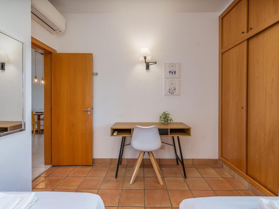 Bedroom, air conditioner