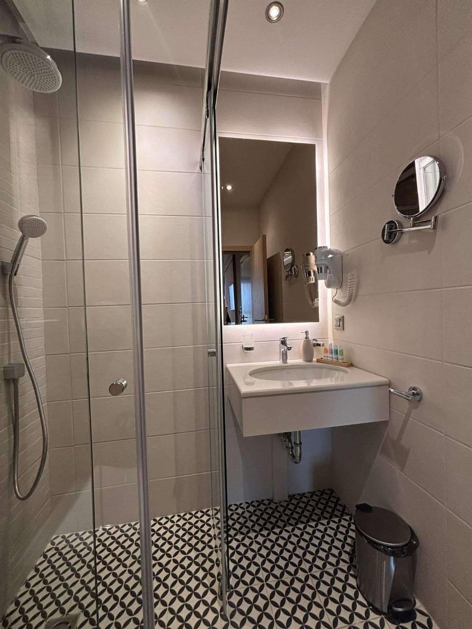 Shower, Bathroom, towels