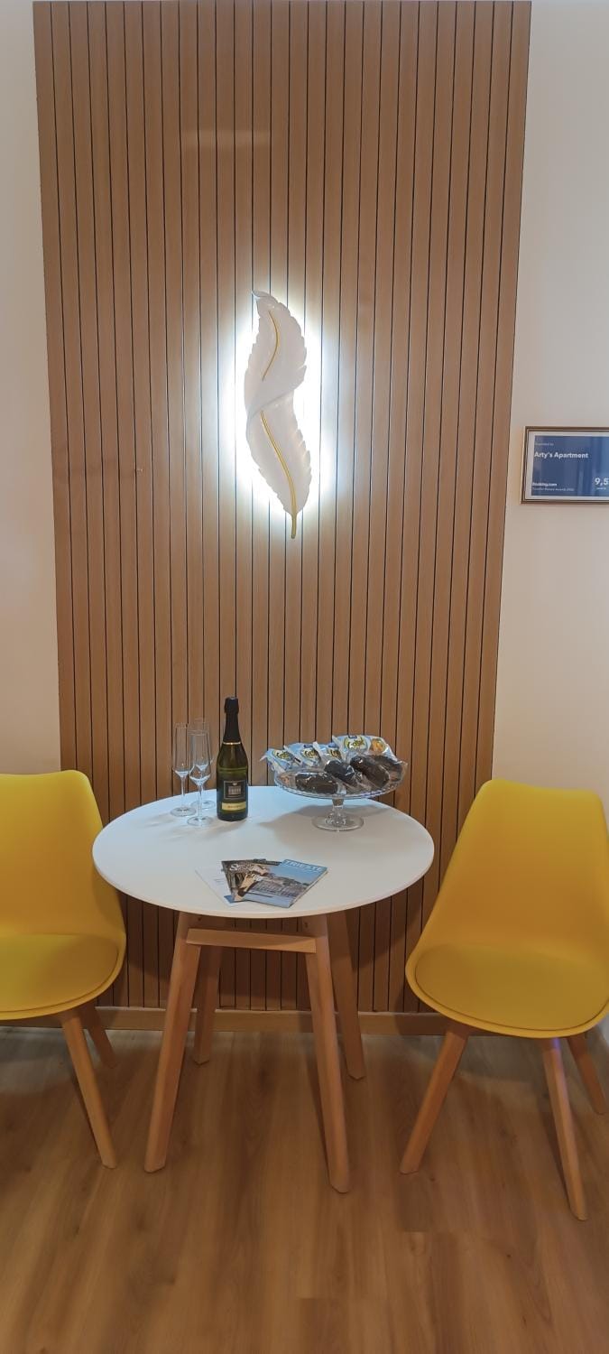 Living room, Food and drinks