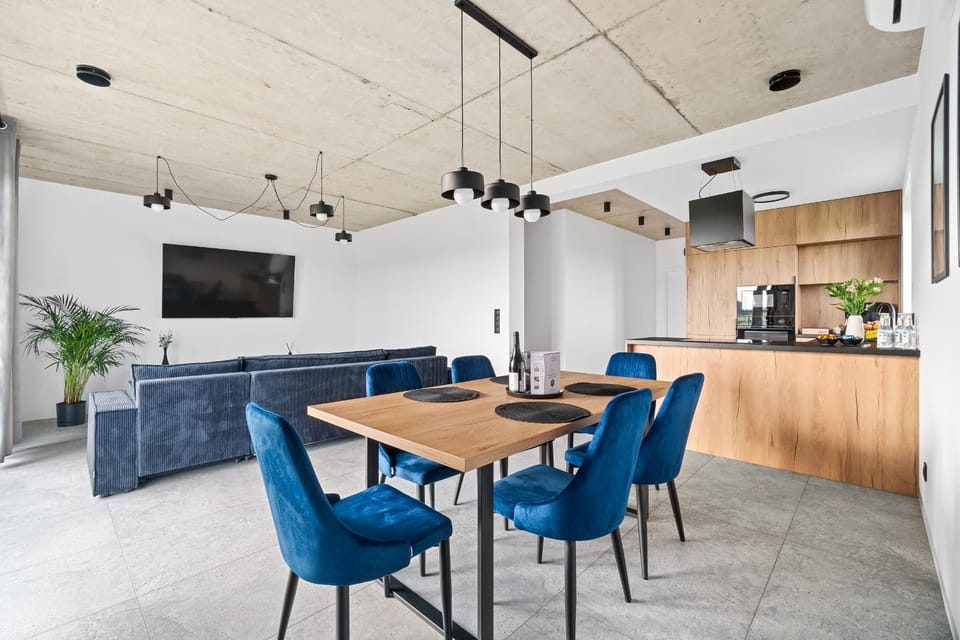 TV and multimedia, Coffee/tea facilities, Kitchen or kitchenette, Living room, Seating area, Dining area, Evening entertainment