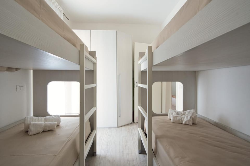 Host in Italy - Oasi moderna con piscina a due passi dal mare Apartment in Veneto