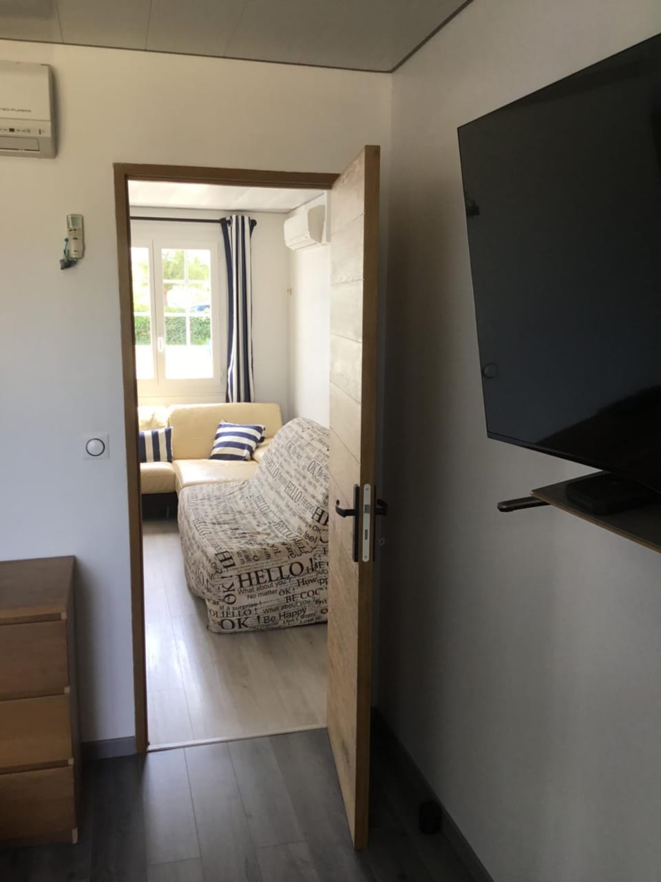 Photo of the whole room, Bedroom