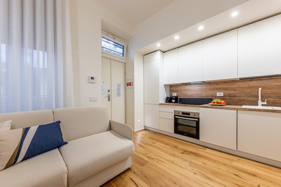 Facade/entrance, Living room, oven, kitchen