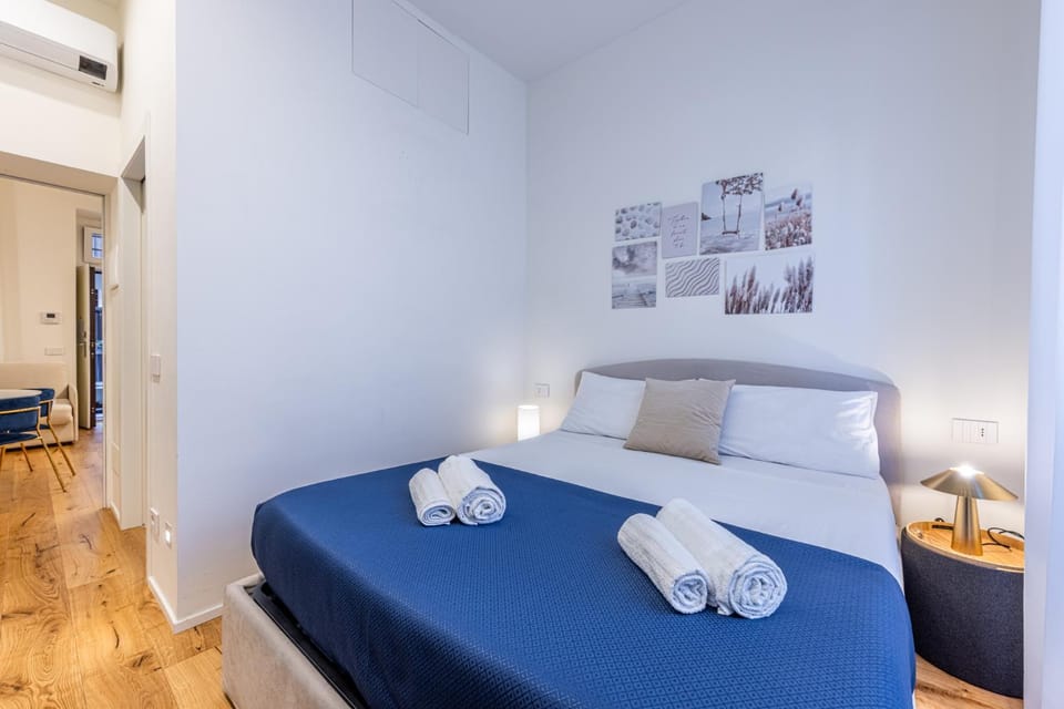 Bed, air conditioner