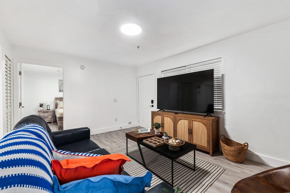 Communal lounge/ TV room, Bed, TV and multimedia, Living room