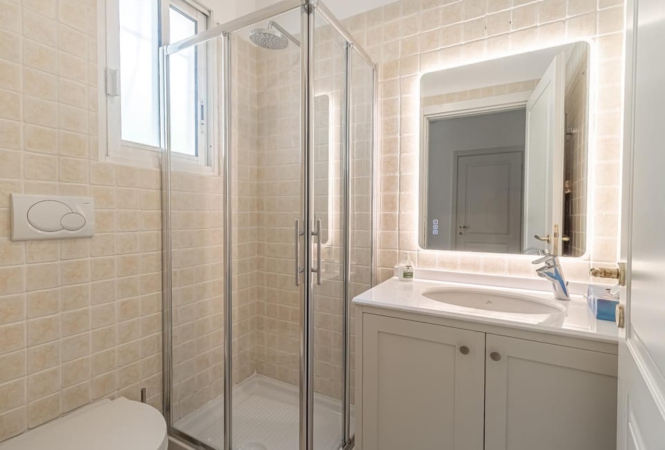 Family Villa-sea view, pool and garden near Monaco House in Roquebrune-Cap-Martin