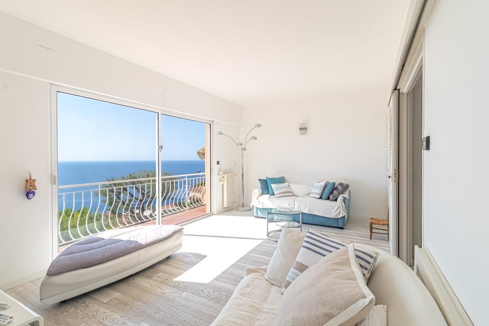 Family Villa-sea view, pool and garden near Monaco House in Roquebrune-Cap-Martin