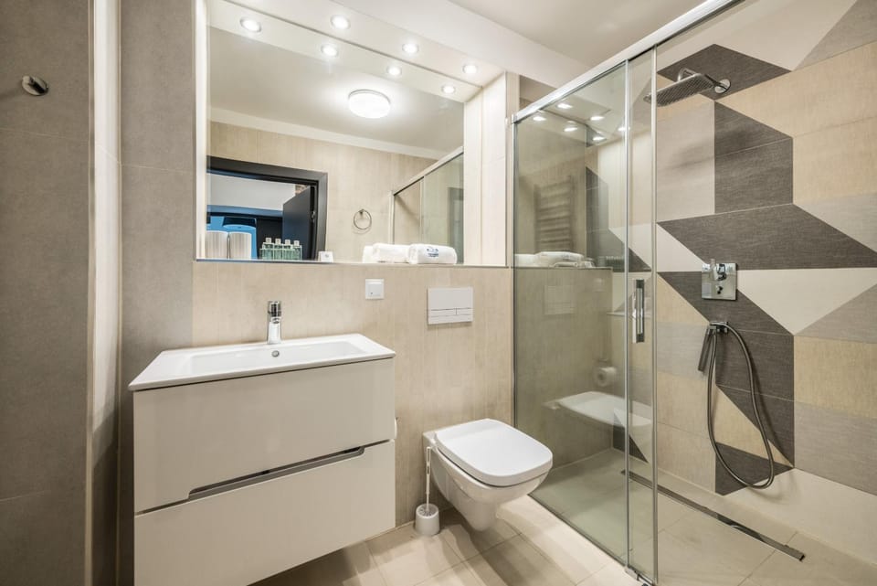 Shower, Bathroom, towels
