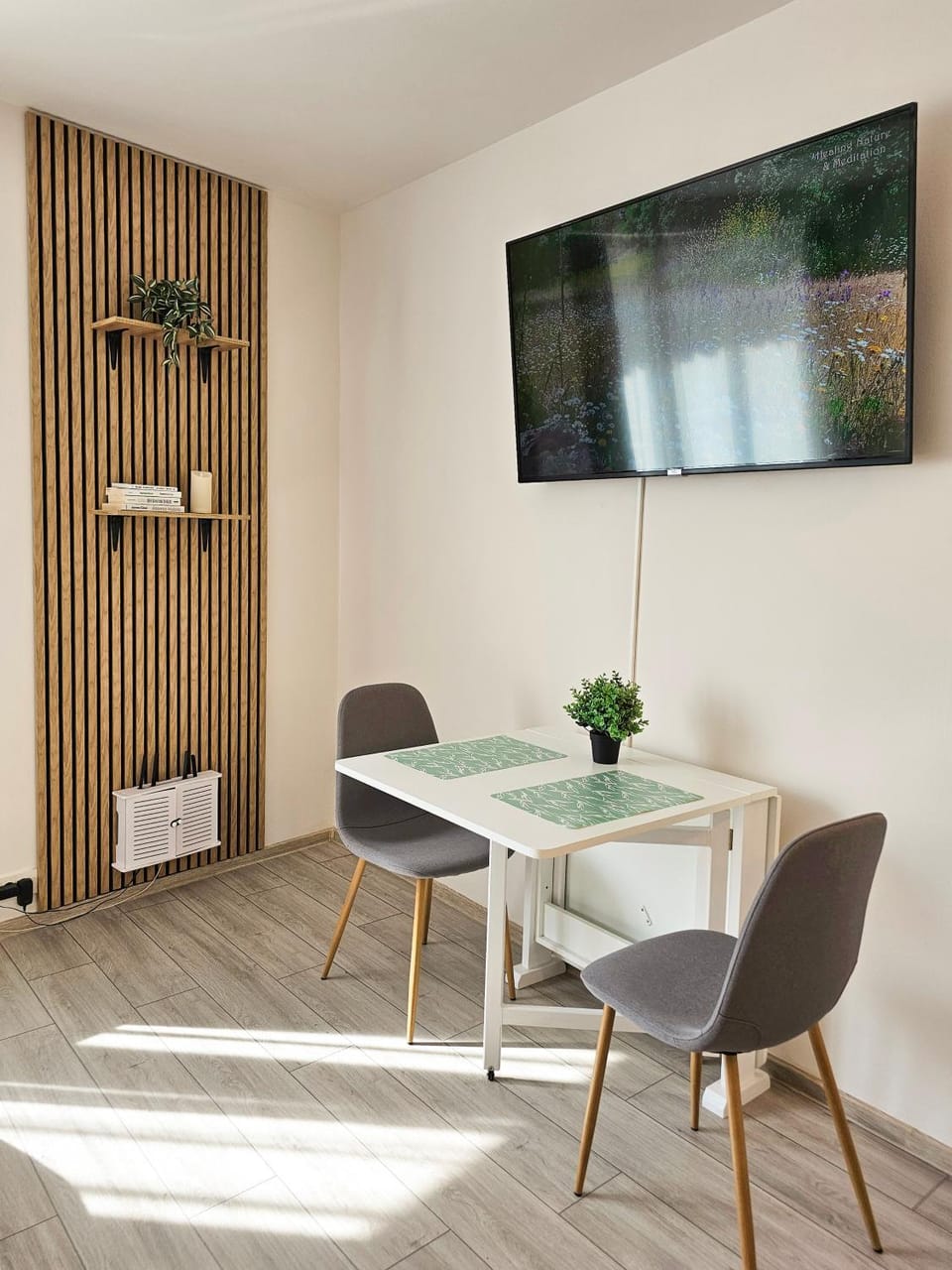 TV and multimedia, Living room, Dining area