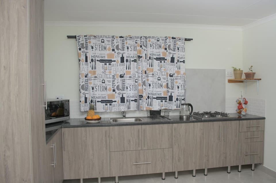 Pet-Friendly, Close to Airports, Golf & Schools Apartment in South Africa