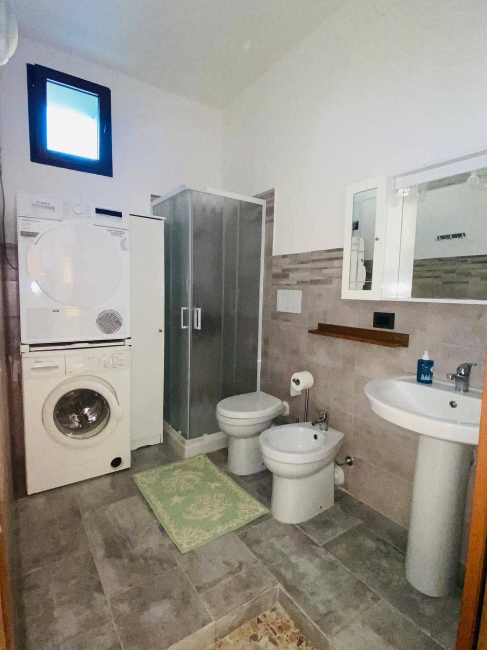 Shower, Toilet, Bathroom, washing machine, dryer