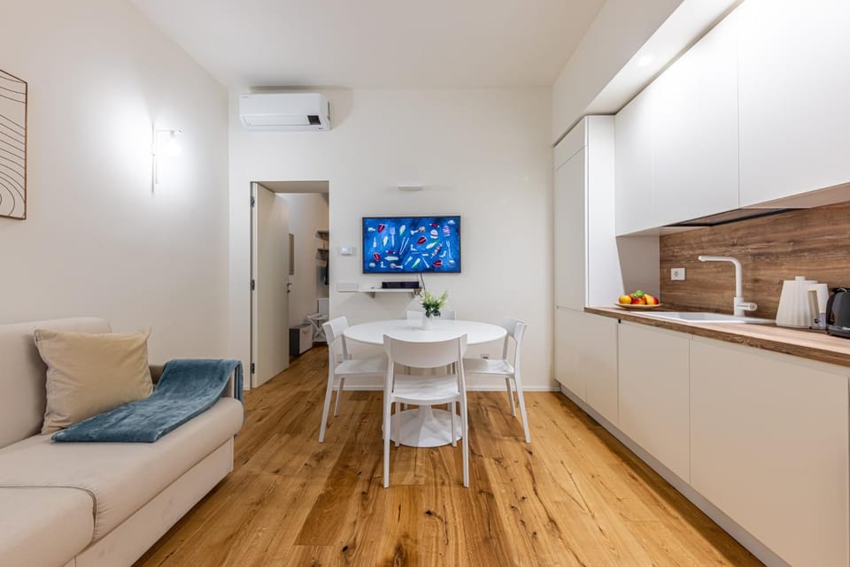 TV and multimedia, Coffee/tea facilities, Living room, Seating area, Dining area, toaster
