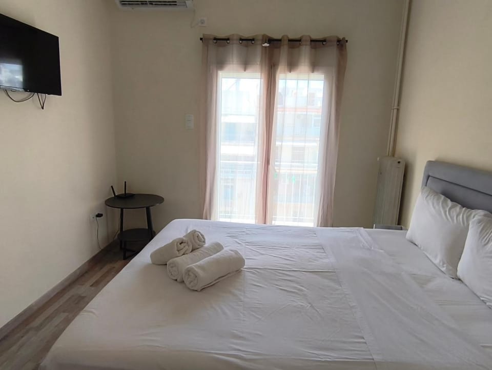 Bed, TV and multimedia, Bedroom, air conditioner