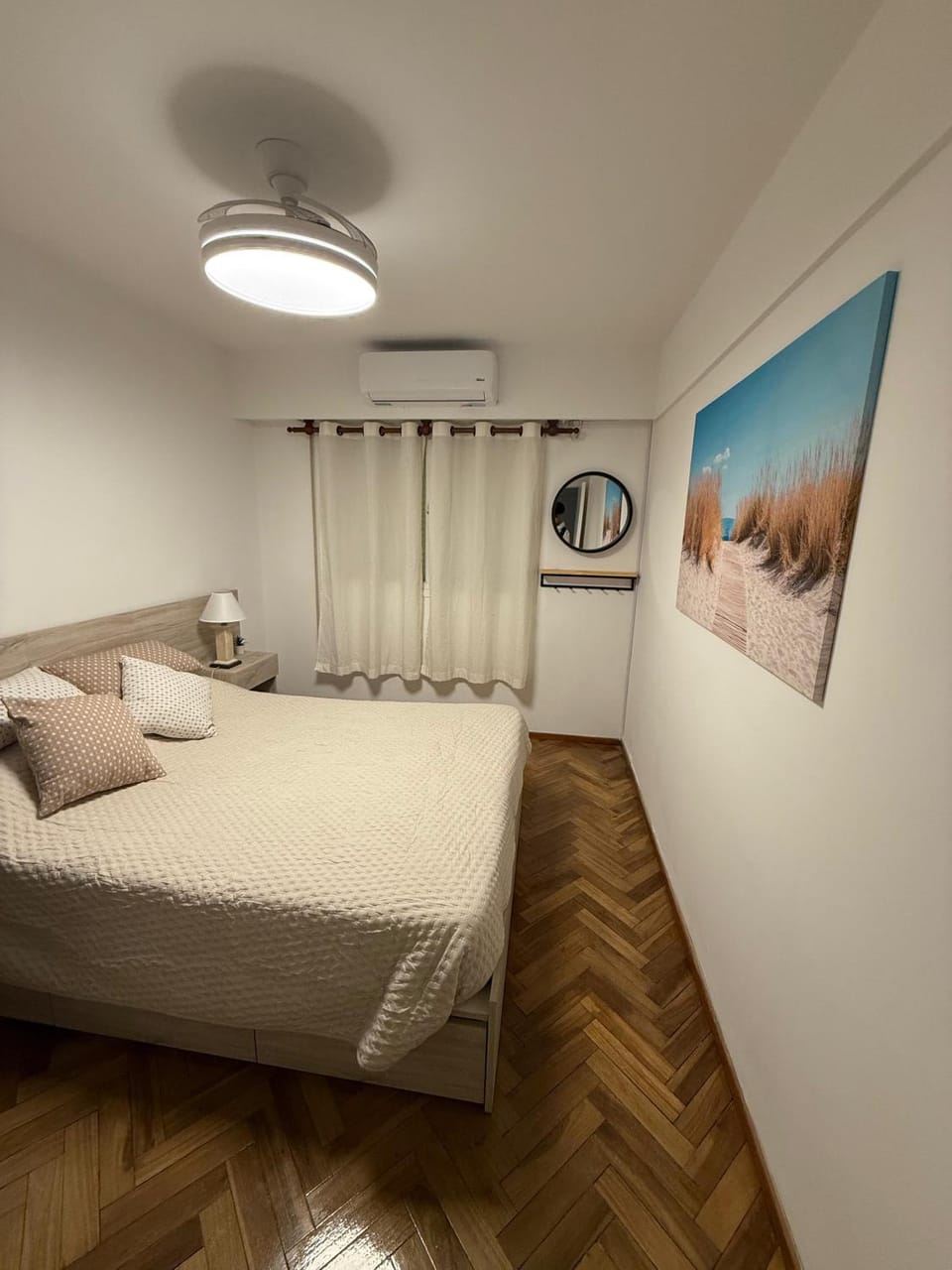Bed, Photo of the whole room, Bedroom, air conditioner