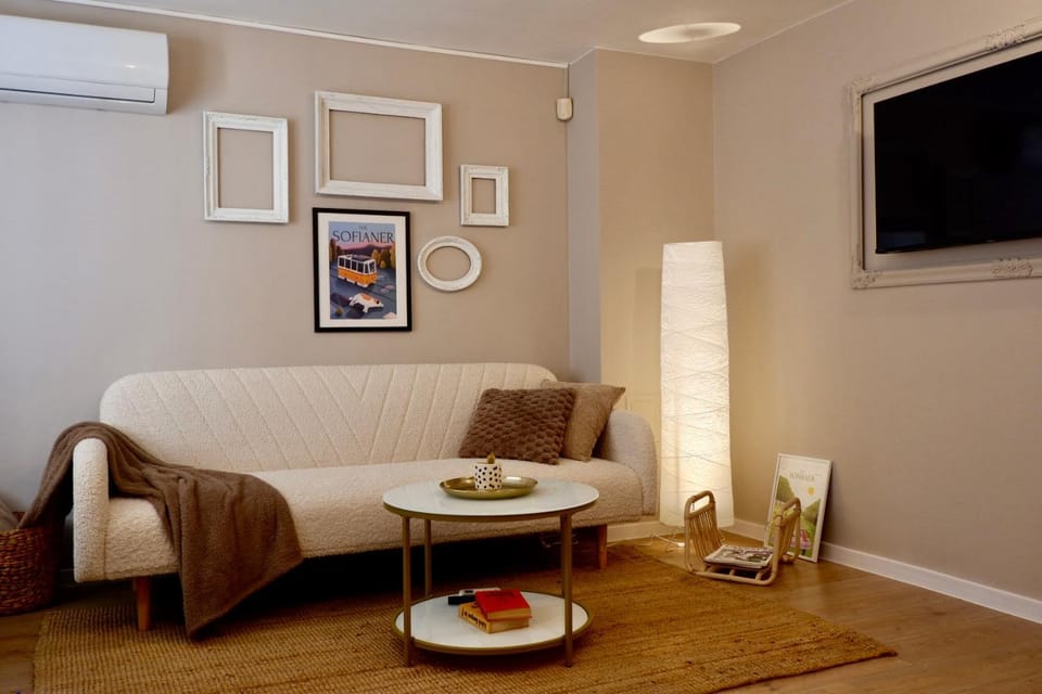 Communal lounge/ TV room, TV and multimedia, Seating area, Evening entertainment