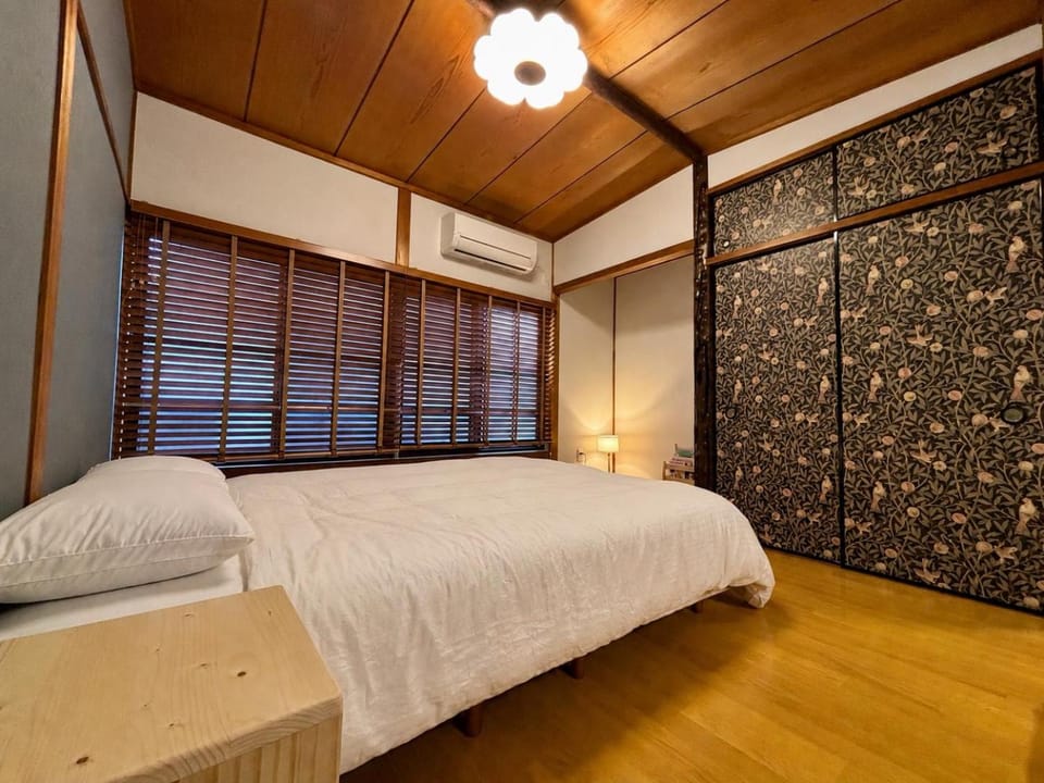 Bed, Bedroom, air conditioner