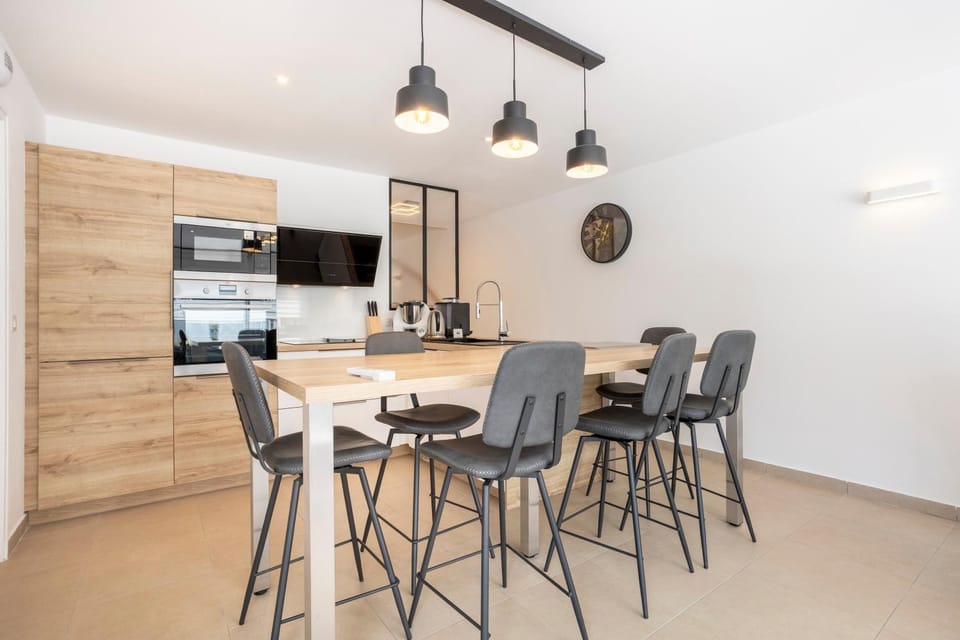 Property building, Kitchen or kitchenette, Living room