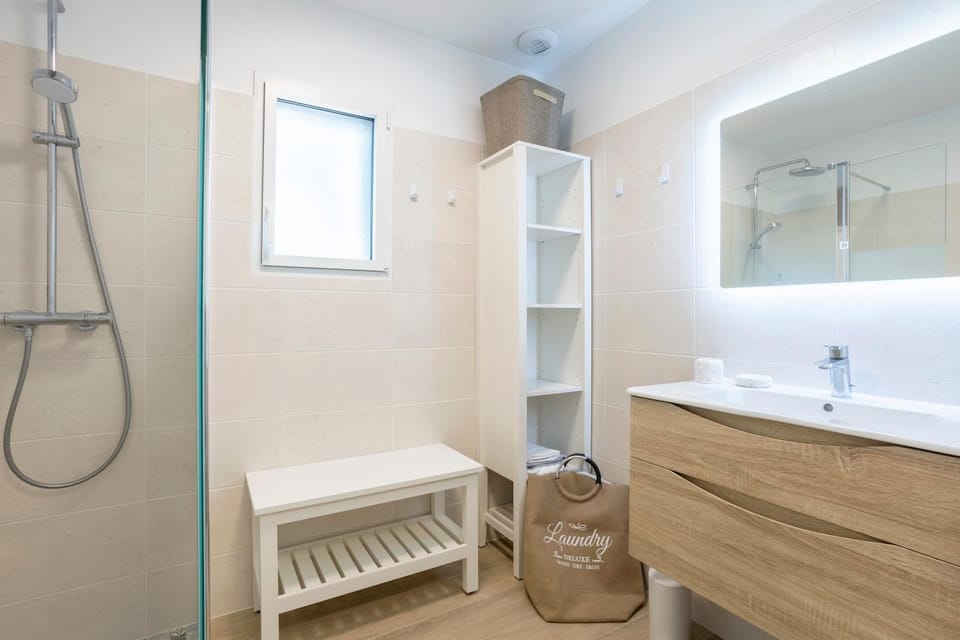Bathroom, Living room