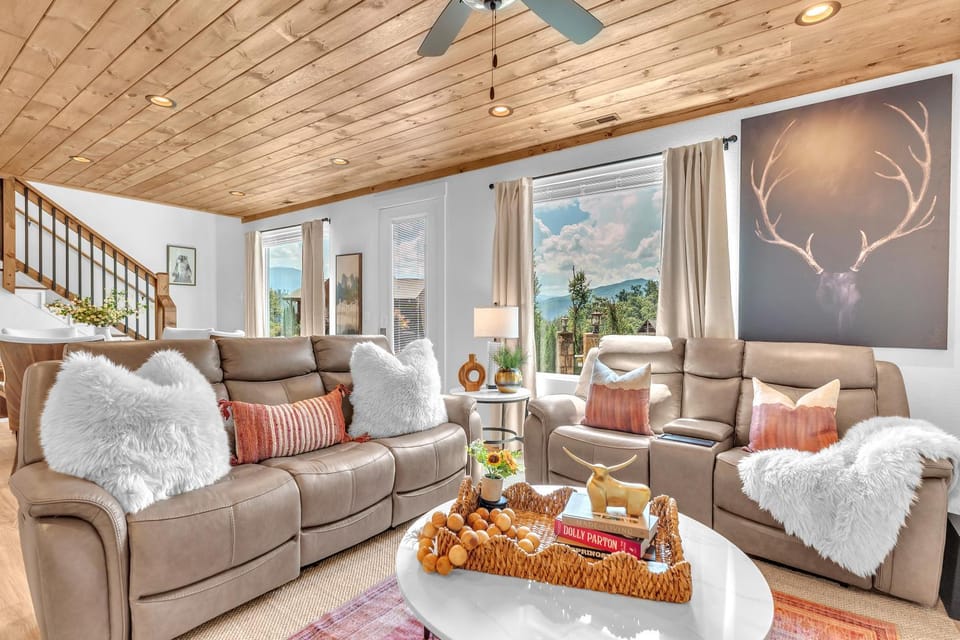 Living room, Seating area, fireplace