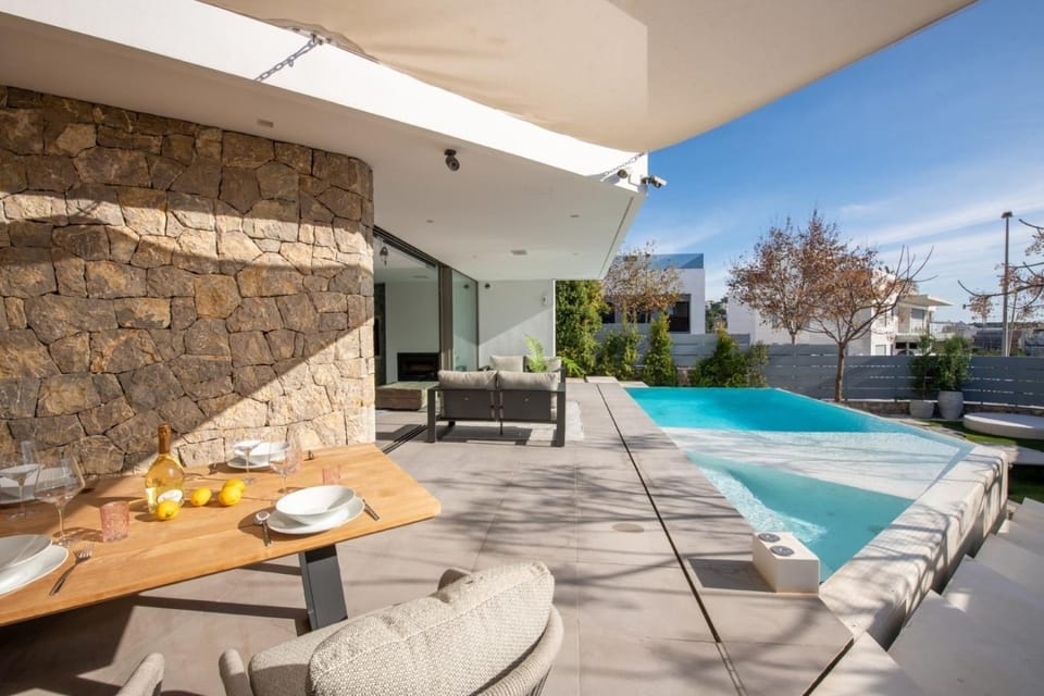 Modern Oasis: 4 Bedroom Villa in Ibiza City, 1263 Villa in Ibiza