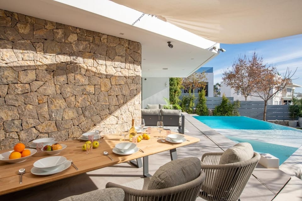 Modern Oasis: 4 Bedroom Villa in Ibiza City, 1263 Villa in Ibiza