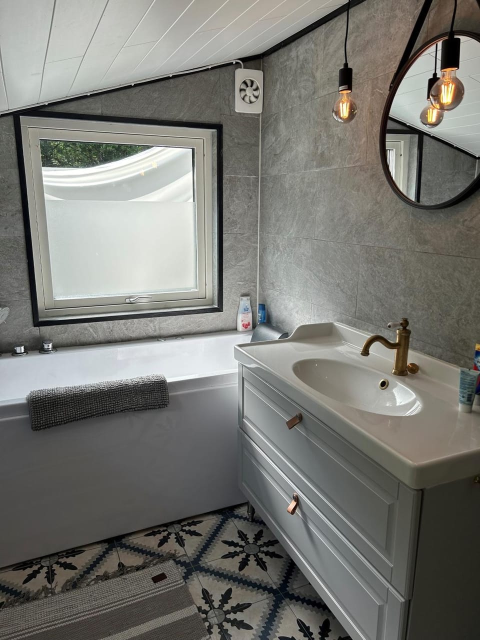 Bathroom, Bath