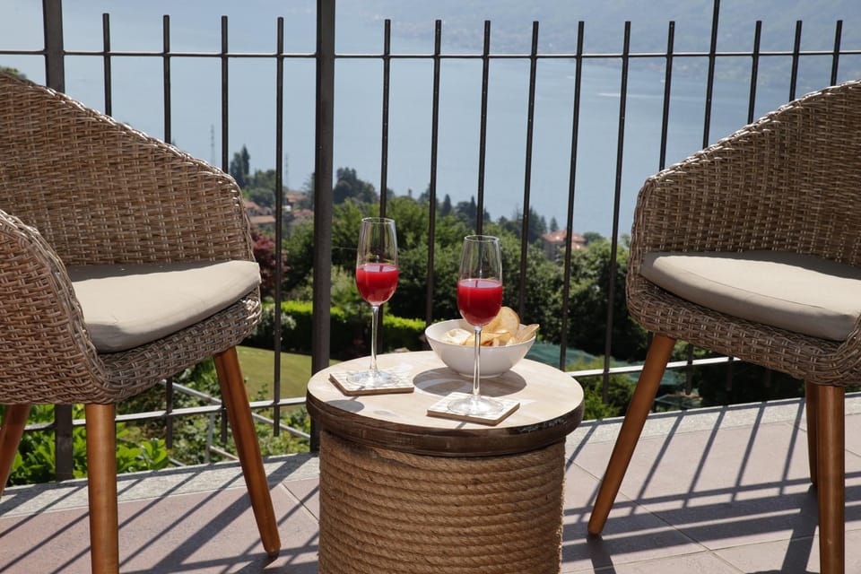 Natural landscape, Balcony/Terrace, Lake view, Lake view