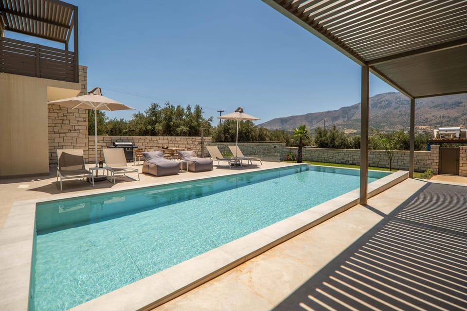 Pool view, Swimming pool, sunbed